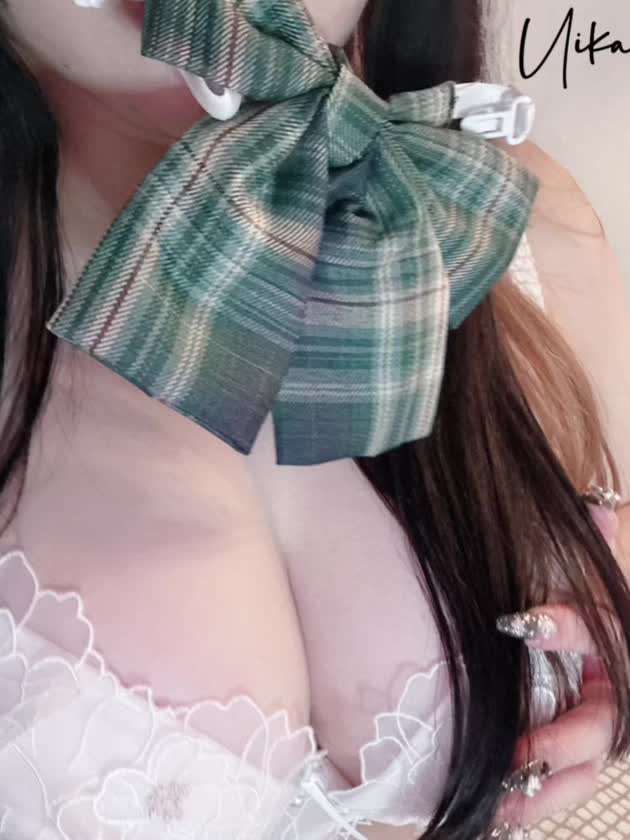 最近おっ♡いがまた大きくなったのか




前チャックとか前ボタンのとき
前かがみにならないと着れないの( * . .);




ボタンだとひし形に開いたり、、、🥹
お兄様にだけしか見せれない
こんな姿、、、💗



🤍ういか🤍