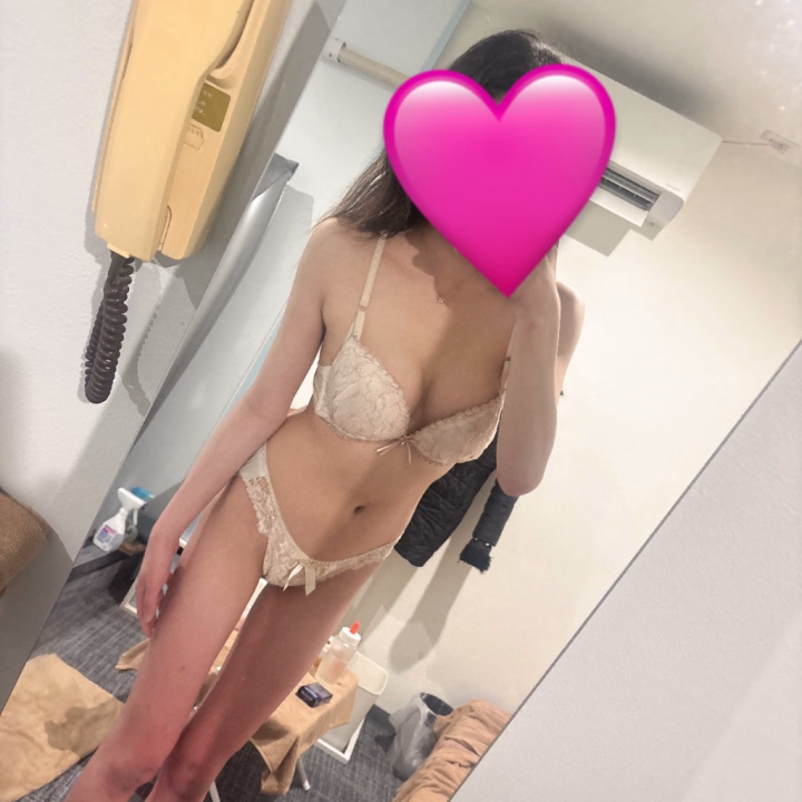 優しく触れ合ったり
恋人みたいにイチャイチャしたり
激しく求め合ったり
欲張りなので色々シたいです♡