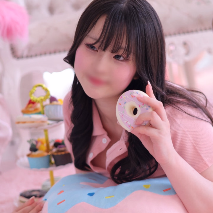 お兄さんこんばんは！

今何してましたか？😽

特別に新しい宣材のオフショットをお見せします🙌💖

これからも新鮮な私をお届けしたいので、定期的に宣材は変えていきます🍀*゜