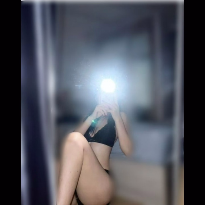 おはようございます☀あかねです🎀
昨日はあいにくの雨だったけど今日は晴れてよかったぁ☺️✨
今日は2週間ぶりの出勤だけど嬉しいことに完売です！
ありがとうございます🥰
久しぶりにお兄さん達とイチャイチャできるの楽しみだなぁ🙈︎💕︎