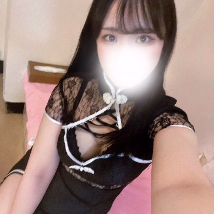 おはようございます！

出勤してます！


めちゃくちゃ久しぶりの出勤になりました🥺💦


15時までいるので遊びに来てくれたら嬉しいです🥰


今日のドレスは黒でちょっと大人っぽく🐈‍⬛🖤


お誘いお待ちしてます！