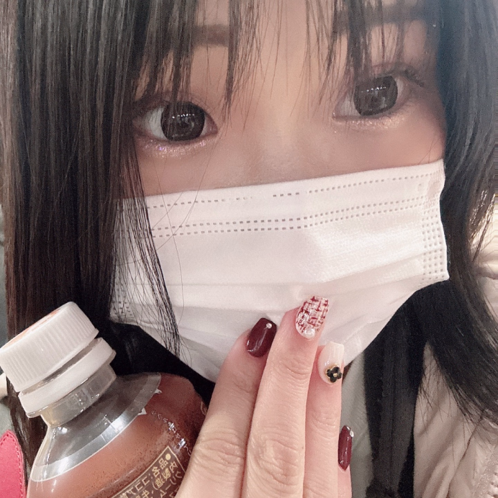 おはよーー‼️‼️

こゆんです‪‪🫶🏻︎‪
週明けだねーーー‼️
最近昼は暑かったり、
夜は寒かったりで
差が激しすぎる😭😭

7月はたくさん暑くなって欲しいな…
（野球観戦的に笑）


7月は沢山観戦に行きたい気持ち‼️‼️
いつかエスコンも行ってみたいんだよねぇ…
いつも関東圏しか行かないので
行ったことない球場に行くのも憧れ！


てことで今日も1日お仕事頑張ってねん‪‪🫶🏻︎‪