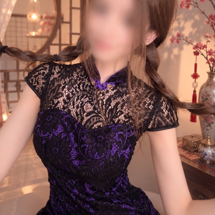 こんにちは☘️

チャイナ服を着てみました🥰🩵

なんだかいつもと違う雰囲気で少しドキドキです🎀✨

みなさんはどんなコスプレがお好きですか？🤍
着てほしいものがあったらぜひ教えてください🌷

今日は雨だけど過ごしやすい気温で嬉しいですね☘️
ゆったり素敵な一日になりますように🫧🤍