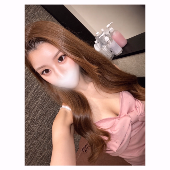 今日はNewドレス👗🎀
大きなリボンがお気に入りです♡
ピンクやっぱり可愛い〜☺️
明日も雨みたいなので☂️
足元気をつけて過ごしてくださいね✨
明日もよろしくお願いします♡