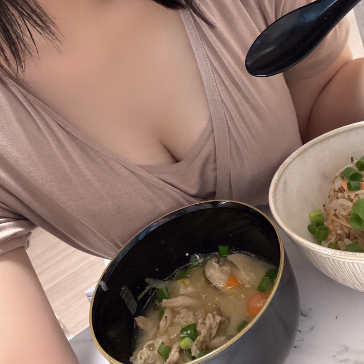 本日１０時半〜１６時までいます❤︎
あと1ヶ月限定のおっきいお腹を堪能しにきてください(*'ω'*)
階段が、、、！きっついいー⭐︎