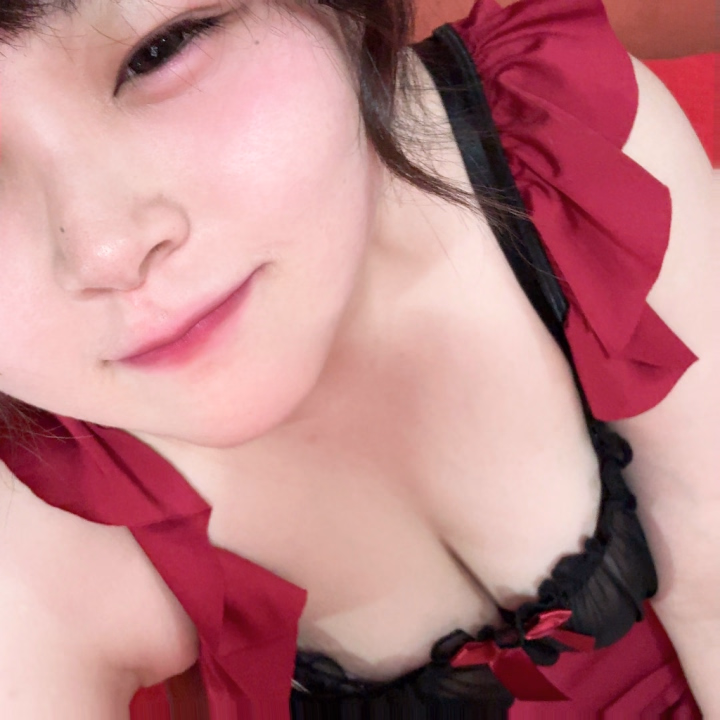 今日も今日とて犯されたすぎる🥺

明日24日は休みだから
お兄さんの欲望全部もこにぶつけて？🤤💕