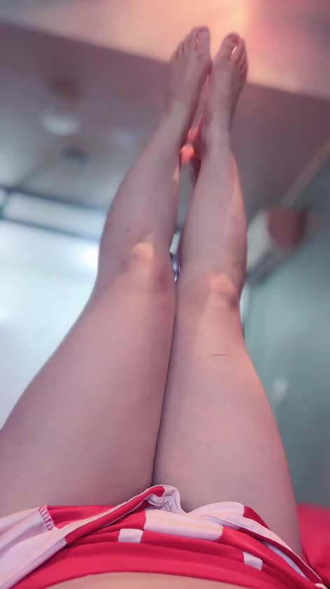 見えて､､､る？

あれ？見えてない？

それは､､､悪いモコちゃんだね🫣
お兄さんにオシオキしに来てもらわないと💕
