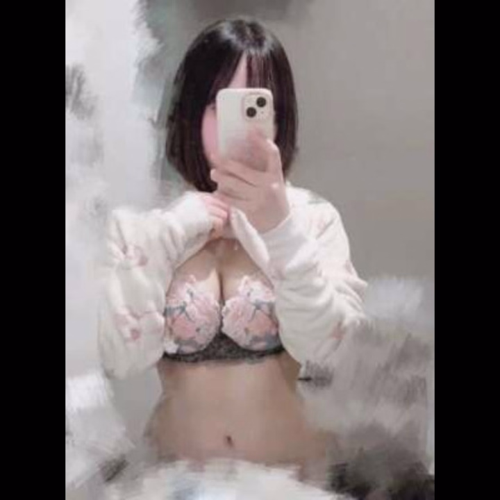 まだ早いか🌸💦


ゆりが好きなお花は薔薇と彼岸花と桜です🌸

1番はチューリップだけど🌷


お花って儚くて、とっても好き💕


今年は何回お花見行けるかなぁ✨️


今日は20時まで🈳あるので、ゆりのこと気になってるお兄様ぜひお誘いお待ちしてます(*´˘`*)♡


明日20日と22日の予定も出してるので、お会いできると嬉しいです♡♡

確認してくれると嬉しいです(*´˘`*)