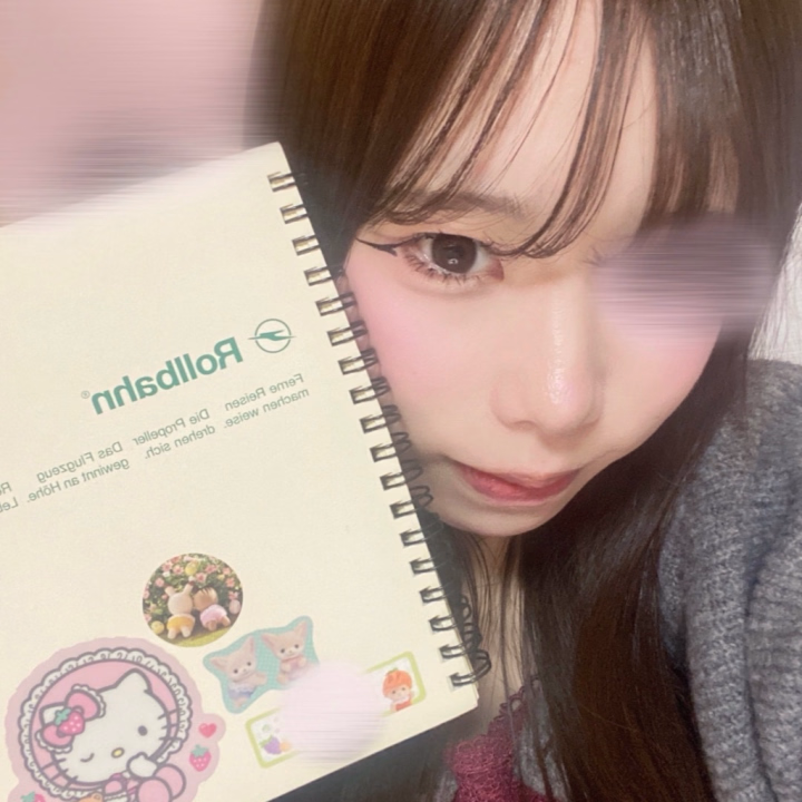 かなこです♡

この3日間、新しい学校でオリエンテーションがあってバタバタしててちょっと疲れちゃってます😵、、
新しい環境ってやっぱり慣れるまで大変だね(>_<)
でもちゃんと頑張ってるので応援してくれたら嬉しいです(´；ω；｀)🫶🫶

ということもあって、勉強頑張りたいので、出勤はほぼ土曜日だけになっちゃうかもです💦

これからは会える日が少し限られちゃうので、
タイミング合うときに会いに来てくれたら嬉しいです🐈🤍！

そして明日は出勤します❣️
久しぶりに会えるの楽しみにしてるね(⋆ᴗ͈ˬᴗ͈⋆)

無理しすぎず頑張るので、
これからもかなこに会いに来てくれたら嬉しいです♡