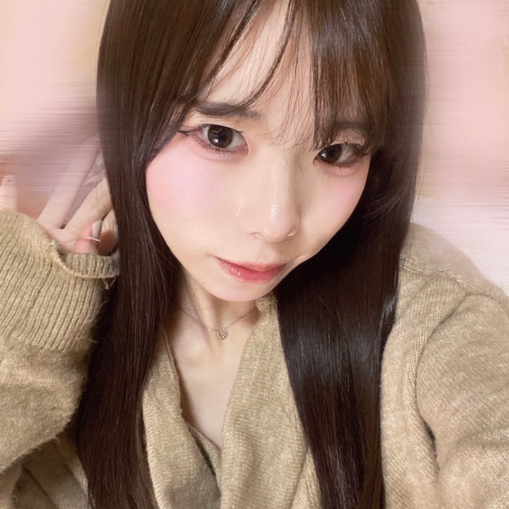 かなこです♡🐱

髪染めてもらって、トリートメントもしてもらいました💇‍♀️✨️🤎

髪の毛とぅるとぅるになりましたよ〜🐈🤎
レイヤーも入れてるめちゃいい感じ❣️
お兄さんたち、頭なでなでしにきてください👋🏻♡♡

そして明日10時～18時まで出勤です🎶✅
よろしくお願いします( •̀ .̫ •́ )b✧

𝕏もよろしくね♡