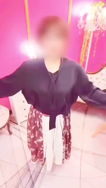 おはようございます|ω･)💜

最近SNSで流行ってる
ダンスの撮影をしてたら
遅くなっちゃいました💦

体動かしてたら
うずうずしてきちゃったから💜

後でいっぱい攻めてほしいな💜

それに
​​​​​​​気になってくださる
お兄様が増えてくれたらいいな💜

本日ご予約いただいているお兄様方は
道中気をつけてお越しくださいね💜

よろしくお願いいたします( *´꒳`*)