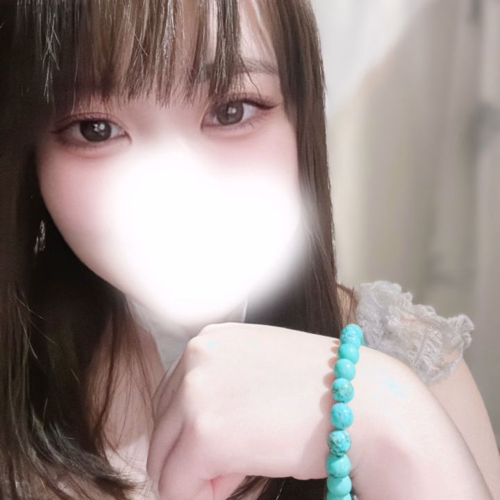 こんにちは☀️さらです🩵
出勤しました！今日は24時までいます！


このブレスレット、昨日遊んでくれたお兄さんがくださったんです！
普段あまり付けないんですけど、これを機につけてみようかなと思いました☺️

おもしろい飴ちゃんくれたお兄さんもありがとう🍬
不思議な味？だった……

お兄さんにお世話になりっぱなしで申し訳ない💦
さらも楽しい時間をお届けできるように頑張ります(ง •̀_•́)ง


今日も会いに来てね🫶🏻
待ってます🩵
