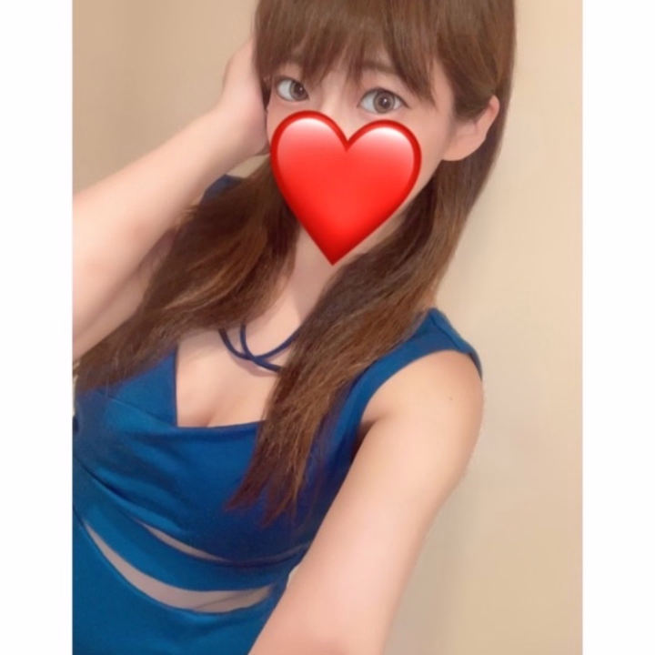 フ〇ラをしている最中に目が合って、
思わず視線を外してしまいました…///

でもおち〇ちんが好きすぎて、
すぐにまた夢中になっちゃうんです🫠💕

ハッと気づく度に、恥ずかしくなってもじもじして赤面してるかも🥹❤️

恥ずかしいのに止められない。
あれ？きりがお兄様に尽くすのが癖になってるかも🙈︎❤️❤️

普段は明るく優しいきりが、
恥ずかしがるところ、見てください😍