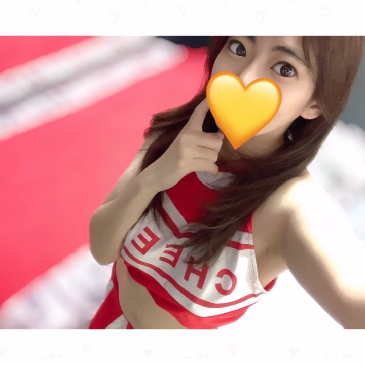 実はノーブラで1日お兄さんをお迎えしてたのは内緒だよ🙊💓
逢いに来てくれたお兄さんの中には
ビックリさせてしまった方もいて
えちえちモードで待っててごめんなさい👅︎💕︎
柔らかくてふわふわのきりのIカップお〇ぱい、
たくさん触ってもらって感度が段々上がってきてる気がします、、🤯︎💕︎︎💕︎
お兄さんの触り方がえっちすぎるから♡
まだまだ元気に待ってますね🥰