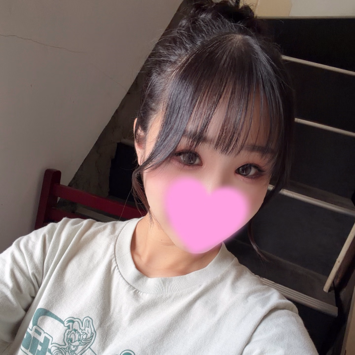 こんにちは✨️
ましろです(∩´∀`∩)💕
最近お団子にハマってるんだけど🤣
どうかなぁ?🤔
似合ってますか?🥰️
今日は朝からご予約のお兄様ありがとうございました🥹🙏🏻💖
ずっとかわいいと言われ過ぎて恥ずかしがった(๑♡∀♡๑)
またお待ちしております💫💫
今日は朝からお店混んでます‼️
お電話が確実です❣️
お待ちしております💫💫