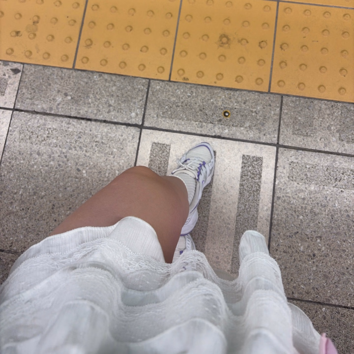 おはようございます☀️

ましろです😚😚💕

今日はミニスカート履いてみたんだけど…

え、？さむくない？

誰？今日暖かくなるって言った人😂

朝から鳥肌止まらないましろちゃんです😭

本日は7:00~14:00です❣️

お待ちしております🙇‍♀️