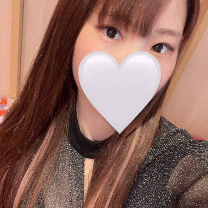今日17時からラストまで出勤してます！
22時まで枠空いてるから会いに来て〜！
待ってる🥰