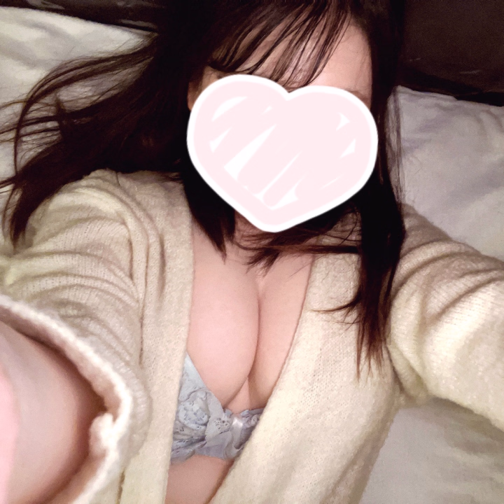 今日は来てくれたおにいさんたちありがとうございました😭💕
久しぶりの出勤だったけど会いに来てくれるお兄さんがいて嬉しかったです🥹💓
差し入れくれたおにいさんもありがとうございました😭💝

次の出勤は明日の7時~15時です❣️
朝早いけど早起き頑張ります♡
土曜日中々出られないので良ければ会いに来てくれると嬉しいです🥹💗
ぜひご予約おまちしております🙂‍↕️💕
