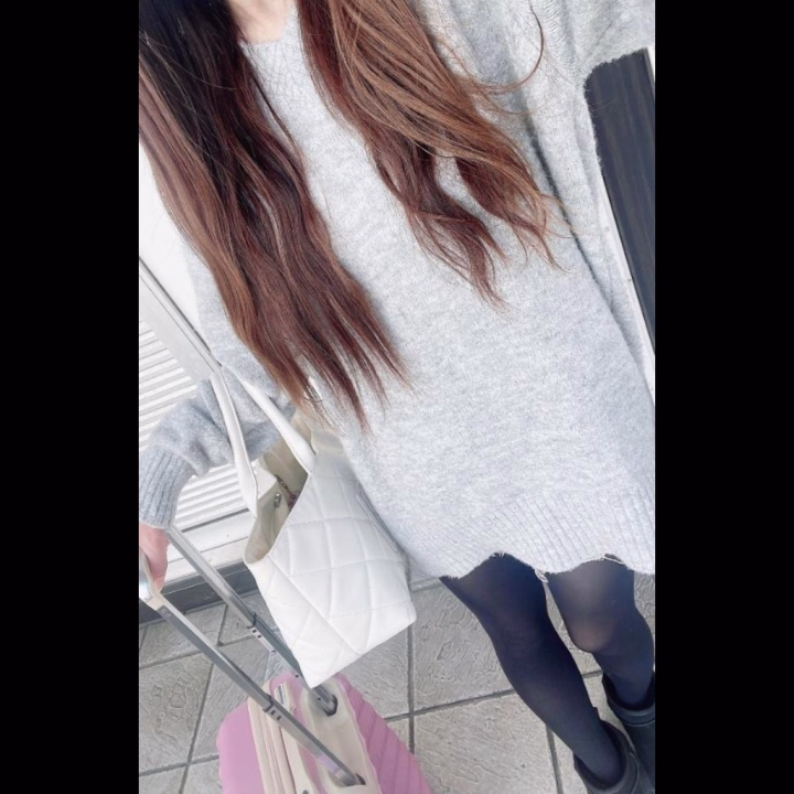 久しぶりに化粧したら順番忘れてたw

コンタクト入れてなぃのに
スタートしてたりいつもと順番
違って、5日すっぴんやっただけで
忘れるかｰ??っと思いました🤣

ご予約ありがとう😸♥️

真ん中がっつーんっと
空いてるのでお願いします🥺

5連休あけ💦
生活リズム大丈夫かな😂