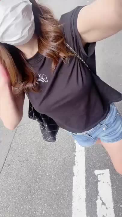 外でもノーブラ、解放感って最高🕊️
今夜は谷九で待ってるよ💋
見つけたら…優しくしてね？🖤
