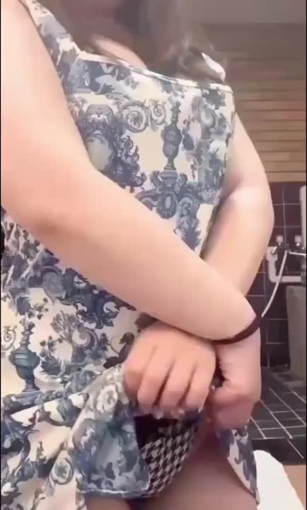 女性ならではのものって色々ありますが、ストッキングなんかも男性はご縁がない方が多いのでは無いかなと思います💭

色や質感、デザインも色々とあって、
オシャレの必需品ですね✌🏻
オシャレするのが好きな私にとってはかけがえのないものです笑

あみあみのストッキングなんかは女の私から見ても「これ…エロくない…？」なんて🩵
決して狙っているわけでは無いですよ🙌🏻

あ、共感しているお兄さんいますね？😏
あみあみスケスケストッキングでムラムラしちゃったお兄さん💓一緒に発散しちゃいましょ👼🏻
