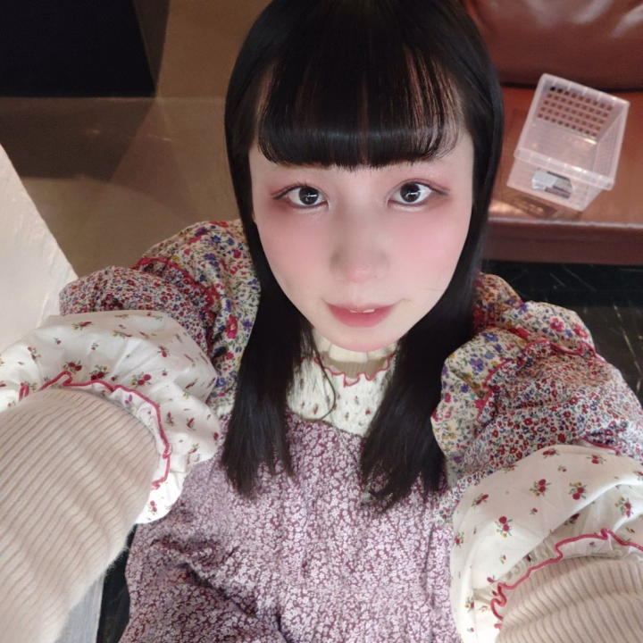 エブリデイ姫フォトって事でいつもの感じのお写真のっけるよっ😺✨️

わたしはお花が好きなので、お花に囲まれていたすぎて、花柄を選びがちですっ✨️

植物も育てるのが大好きだからおうちでも育ててるよっ😽✨️

エックスにお写真載せてたりするからチェックしてみてねっ✨️

@mayoimaimai_cd