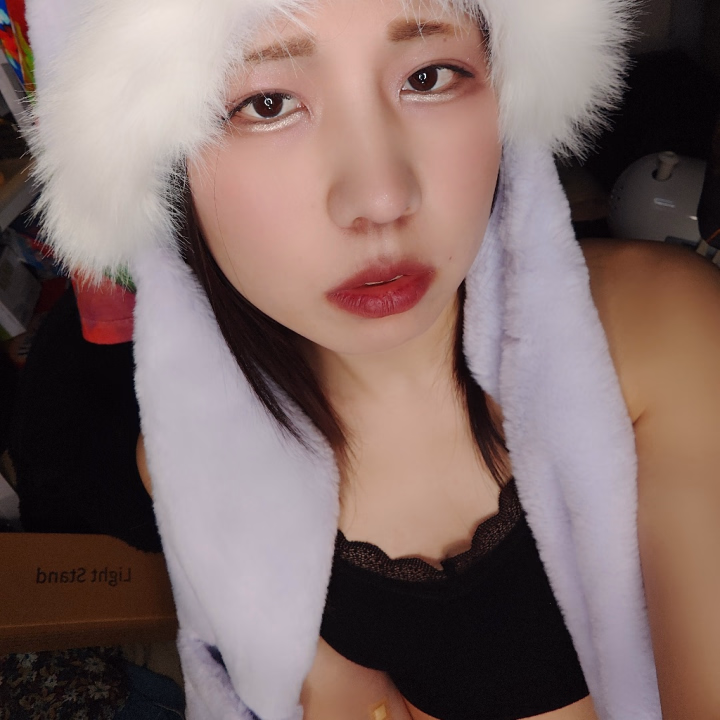 今日はね、お仕事お休みだったからいつもの性病検査行ってきたよぉ😽✨️

相変わらず、ホルモン注射で入れられるのも、採血で抜かれるのもどっちも怖すぎるよぉ😿💦

わたしはキンタマないからこれから先も打ち続けないといけないのねっ💦
ホルモン打ったあとって気持ち悪くなるんだけど、そのこと考えただけでも最近は気持ち悪く感じるようになったよぉ🐱💦

別の意味でドキドキが止まらない💦

お写真は季節外れのウサちゃん帽っ！とっても可愛いっ😺✨️
近々YouTubeチャンネルで紹介するよっ！チャンネルでは至って普通のまよい。さんをチェックできるので良かったら覗いてみてねぇ✨️
お喋り大好き人間だから、一緒にお時間過ごしてみたいなって思っていただけたら是非お店に遊びにきてねっ😸✨️
@hazama.mayoinosukimaで検索してみてねっ😺✨️