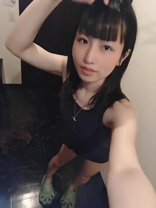 にゅるにゅるフェスティバルって動きがくねくねでも良いのかなぁ？

陰キャの人は分かると思うけど、テンション上がると１人時にカラダが勝手に踊りだすよねぇ😊✨️　

外ではいつもオドオドしてる私ですっ😱💦