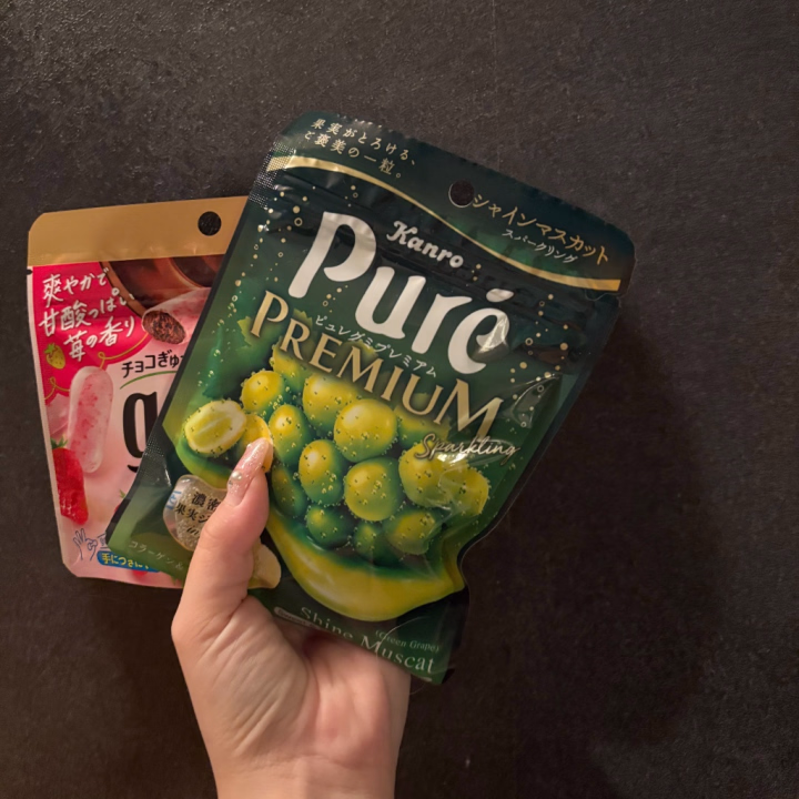さっき遊んでくれたお兄さんがカビちゃの事知っててゲームやってないと分からないキャラまで知ってて大盛り上がりで楽しかった,,,^ ^,,,
差し入れもありがとう✨️
このお菓子たち大好き(*^ω^*)
