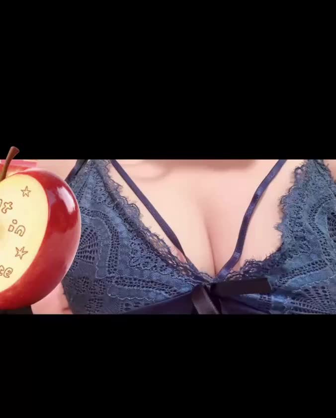 お題：今日は「プロポーズの日」どこでどんな言葉を言われたい？に回答♪


こんにちは☀️


お兄さまは
プロポーズに憧れは
ございましたか？
また、
ございますか？

あかりは
シンプルに結婚してと
言われたいです

一生大切にする
って言われたら
大切にしてもらえなかった時

一生大切にするって
いったじゃん…！
と思うでしょうし

俺と結婚して苦労はさせないよ
って言われたら

不満が出た時に
苦労はさせないって
言ったじゃん…！

って
思ってしまいそうですから(笑)

最悪を想定してしまう(笑)

可愛げのない女ですね😂

可愛げ
募集中(笑)

お兄さまの方が
可愛らしいなと
思うこと
たくさんです(笑)


​​​​​​​

🍎あかり🍎