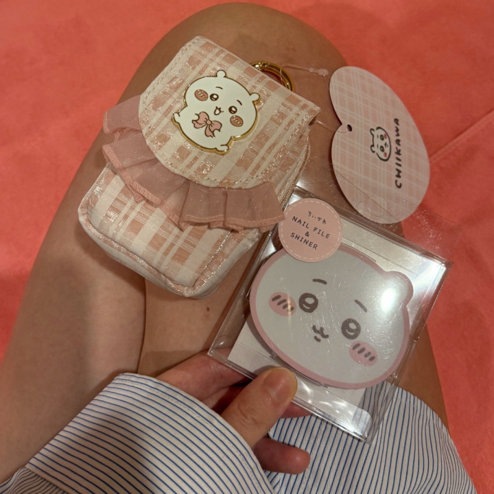 ちいかわ(地域の変わり者)おじさんから

ちいかわを頂きました(?)

かわいいね

こんなんナンボあってもいいですからね

無調整豆乳とおにぎりも持ってきてくれて

目の前でごくごくモグモグしてました。

以上、ちいかわおじさんでした

ちがった、しるくでした。