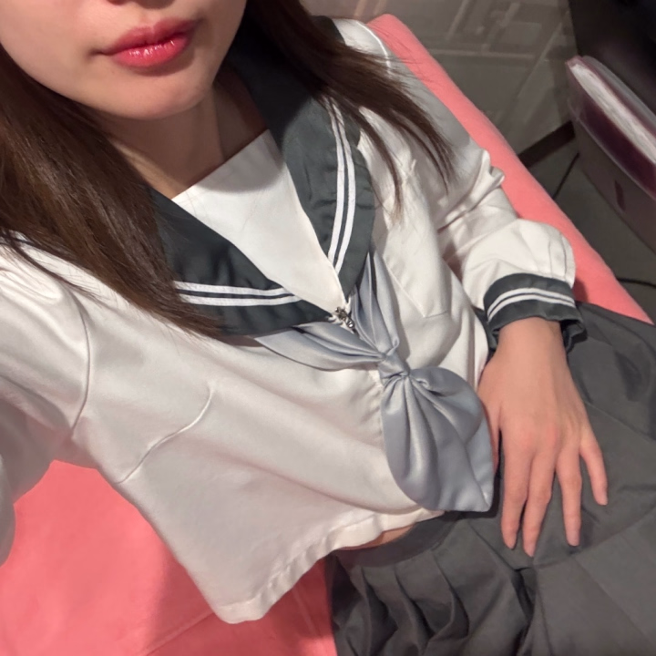 きょうもけしからん女の子です❣️

次の出勤は3月13日〜

今日来れる方は会いに来てくださいね♡

(絶対来てくれよな)

しるく