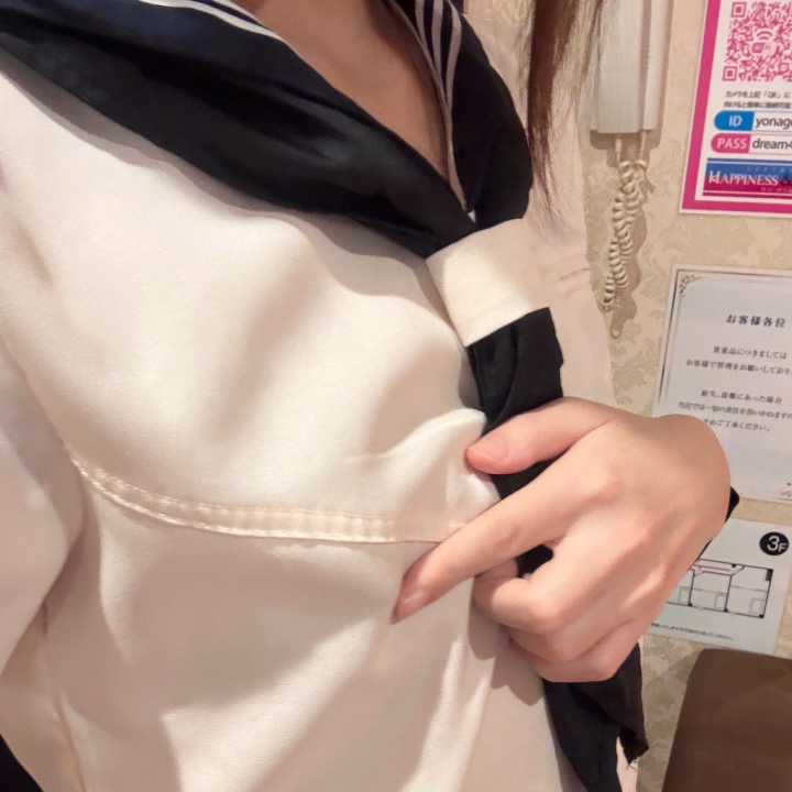 服の上から乳首触られると

感度1000%上がります😇

触ってくれないなら

自分で触っちゃうかんなー