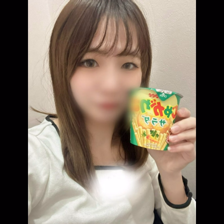 出勤しました^^
昨日いただいたじゃがりこ🫶

12-18までいます！！
たくさんのお兄さんにお会いできるのをたのしみに待ってます🌱
お時間あったら是非きてくださいね🎶