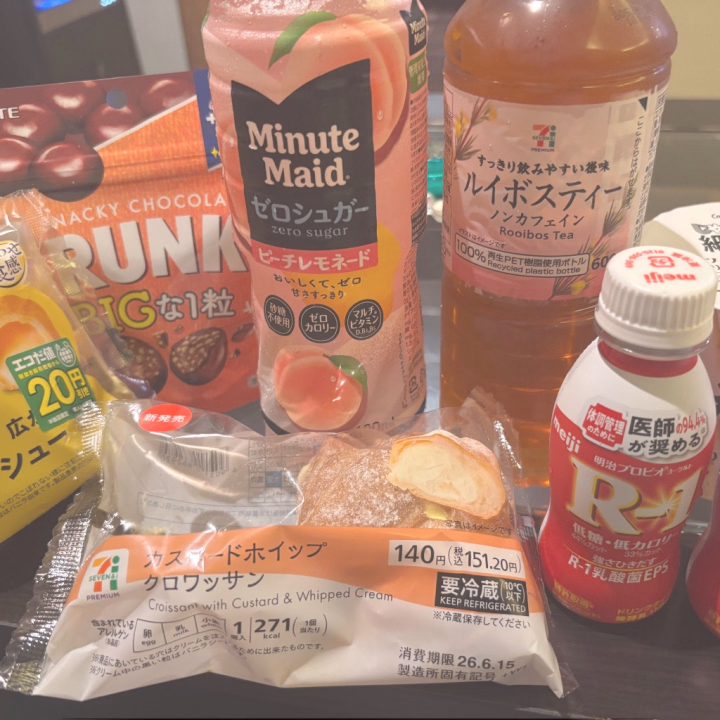 帰って即寝てました😴笑
お久しぶりの本指さんーーー！
2ヶ月ぶりとか！だね！
相変わらず忙しそうだけど近況とか聞けてよかった🥰
ほんとに話尽きなくてたのしい！
いつも差し入れもありがとう！大好きなものばっかりうれしい〜！
ココナッツの匂いも初めてだったけど普通にありだったね🤝🏻
ずっと楽しかったです！また近いうちに会えたらいいな〜！🎶