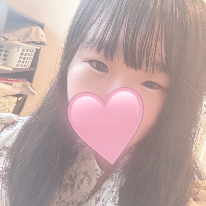 お兄様方こんばんは！
お久しぶりに出勤です！（毎回だ🙏）
今日はすっごい暑かった、最近の暑さはほぼ夏だね☀️
あんまり水分取らない派だから熱中症なるお兄さんたちも気をつけてね🥲

今日は一応23時まで受付予定です！
早く帰るかもしれないけど😭

お時間合うお兄様いたら遊んでください！