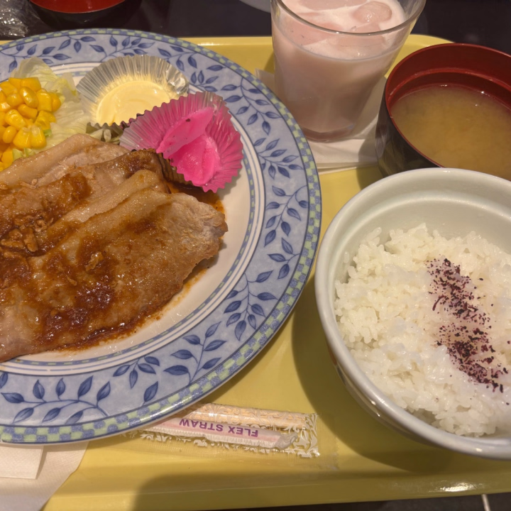 本指さんきてくれてありがとう〜！
メッセージ気づかなかったけど、そうだろうな〜って思いながら楽しみにして行きました！笑
安定に楽しくてご飯もいつもありがとう🥰🥰
差し入れは食べましたので写真ないです笑

たまにしか会えないけどそれもまたいい…会えた時すごい嬉しい！
いつも楽しませてくれてありがとう！
またあそぼうね🤝🏻