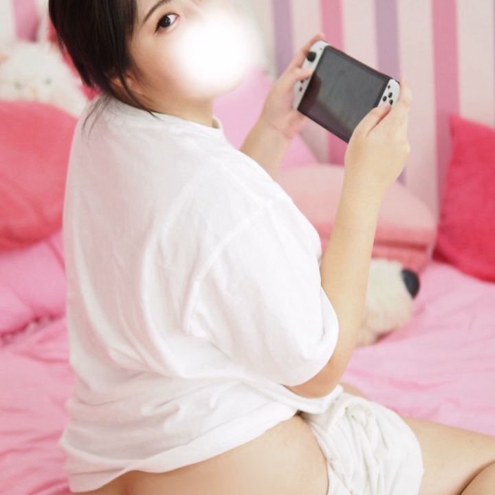 ごめんなさい(>_<)
先日から体調優れず今も体調が優れず明日朝イチで病院に行こうと思いおやすみいただきます🥲‎🥲‎🥲‎

ご予約も沢山頂いていたようで🥹‪
本当にごめんなさい(>_<)

頭痛が特に酷いのですがここまで強い痛みは初めてで私も予想できずお休みになってしまうなんて自分でも困惑しているし本当に悲しいし申し訳ないですm(_ _)m


ぜひまた機会がありましたらご予約いただけたら嬉しいです( ; ; )
その時は全力で謝罪の腹踊りをさせていただきます…(ふざけてません！本気です！)


お店の方もこんな体調が優れなく前日にお休みにしてしまう私にシフト待っているよ！と伝えてくれてとても嬉しい😭✨️

お店の方の期待にももちろんこれから出会えるお兄様にも応えられるようにボチボチ頑張りたいと思っているのでよろしくお願いしますm(_ _)m✨️