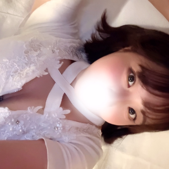 押し倒されたい…♡

今日はなんだか甘えたい気分…🥺💕

優しくされるのも好きだけど、
ちょっぴり強引なくらいがいいな…♡

いつもはおしゃべりなひるねも、
ドキドキして静かになっちゃうかも…？🤭

ぎゅーってされながら
いっぱい甘やかされたいなっ♡

そんなひるねのお願い、
叶えてくれる…？💗