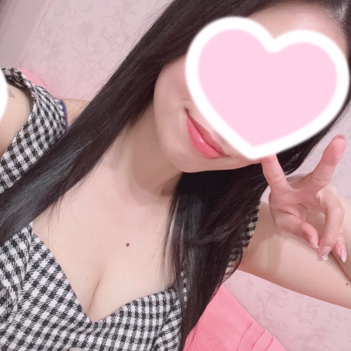 本日も出勤です!!

スタートからご予約
ありがとうございます🙇🏻‍♀️💖

空き枠まだ沢山残っていると思うので
ご都合よろしければお誘いお待ちしてます✨

本日24時までお店にいます♡♡