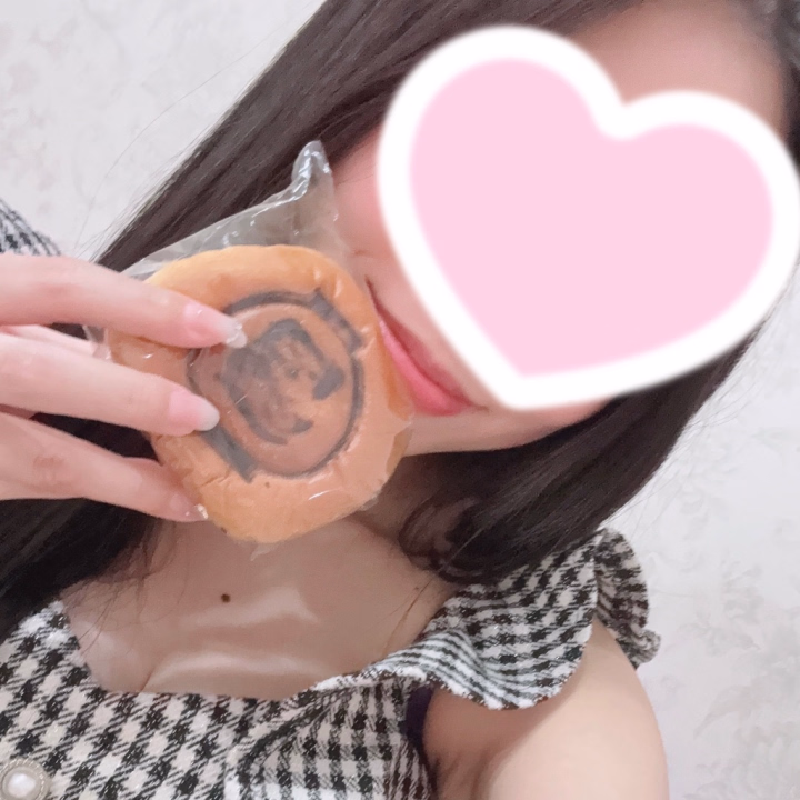 2日目終わりました~~~👏🏻

今日たくさんのお兄さんにお誘いいただき
嬉しかったです😭💖

充実した時間をありがとうございました✨

時間が足りずバタバタしてしまった事が
今日の反省点...🥲🥲

その反省を活かして日付変わって今日の
最終日がんばります✊🏻

本日5/16は8時～20時で出勤です!!
明日もよろしくお願いします♡

明日に備えて早く寝ないと😴
おやすみなさい🌛