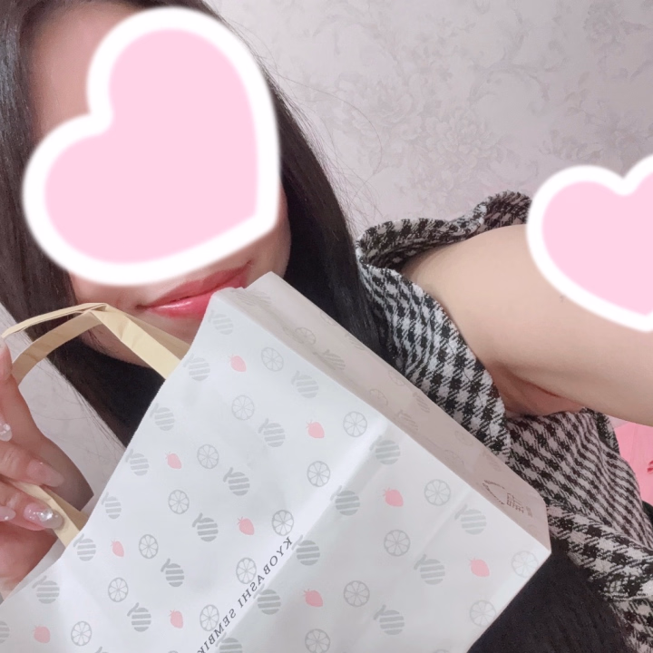 写メ日記を見て気になって
会いに来てくれたお兄さん
ありがとうございました✨

慣れないことばかりで
ぎこちない部分もあったと思いますが
楽しんで頂けてたら嬉しいです🫶🏻

日付変わって今日も出勤です🤍

12時～24時で出勤するので
気になって会ってみたい！って
思ってくれた方からのお誘い
お待ちしてます𓂃🫧‪