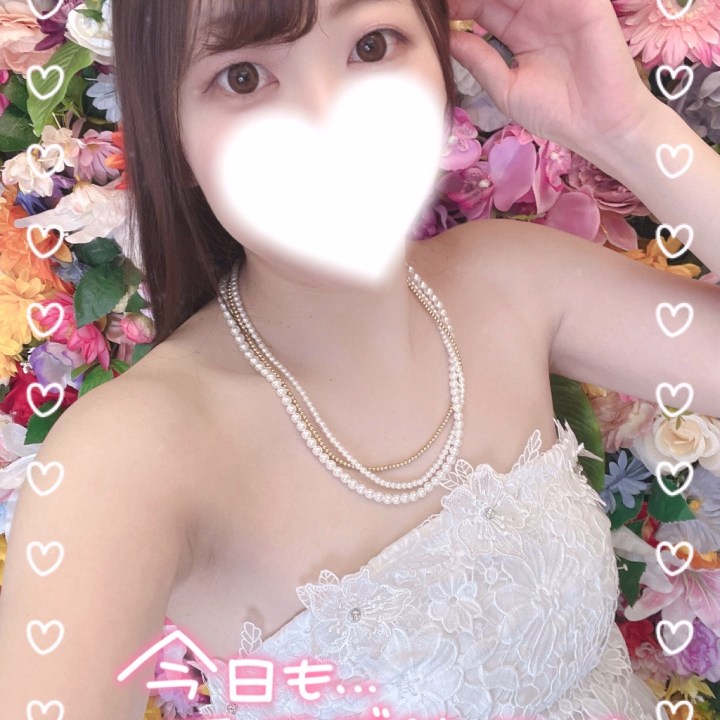 おはようございます¨̮⃝

今日は11時から出勤するよ〜っ！！


たくさんのお兄様とえ〇ちなことしたくて
昨日はひとりでするの我慢したよ…///


あんなことやこんなこと♡
2人だけの秘密なこと♡
いーっぱいしようね🩷☺️


今月のふわりんの出勤も今日のみなので
お誘いお待ちしております💕