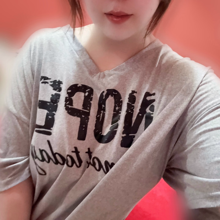 今日はこんな感じ😆

毎日着てるもの違うんだ🩷

今日も暑いからTシャツにしてみた🥰

まだまだお誘い待ってます✨