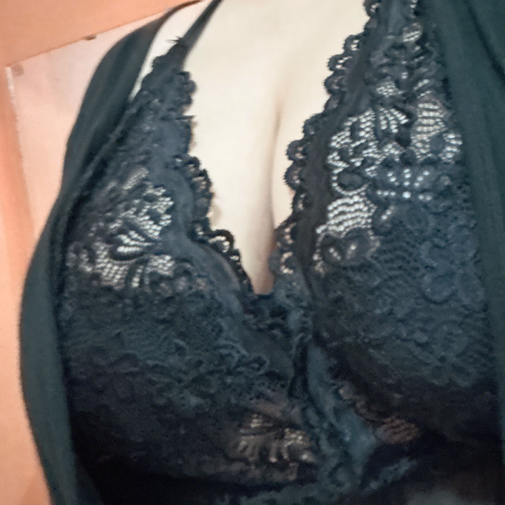 こんばんは🌙あかりです！

本日も残り2時間になってしまいました...
ラストの時間、あかりと過ごしてくださいませんか？🥺💭
お兄様のこと癒せるように精一杯頑張ります☺️💓

また、明日は7時から23時までお店にいます！
明日都合いいよってお兄様も、早めのご予約いただけるととってもハッピーな気持ちになるので、ぜひ事前ご予約お待ちしています✨

素敵な時間を過ごせるのを楽しみにしています🫶🏻︎💕︎︎

らぶこーる、お問い合わせ、とびこみ、事前ご予約、お待ちしてます(ღ*ˇ ˇ*)｡o♡