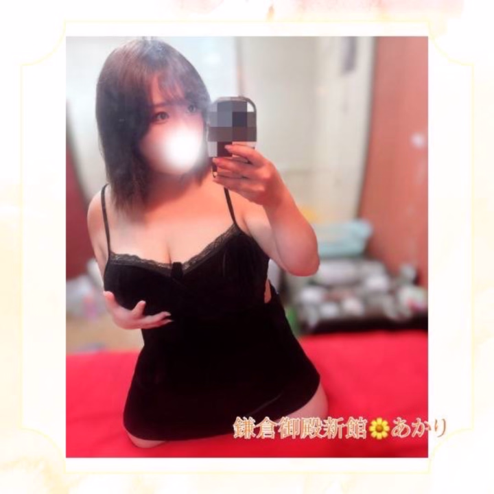 あかりのところは、お兄様にとっての癒しの場所であってほしいんです♡
だからこそ、大切にしていることがあって…🤭︎
どんなことかは、会ったら自然と気づいてもらえるかなぁ?🥰
一度会ってくれたお兄様から
「癒されに来たよ」「優しさに包まれに来た」って言ってもらえることが多くて、
すごく嬉しいんです☺️🩷ྀི
また会いに来てくれるお兄様にも、
何度でも会いたくなるような、
あかりらしい優しい空間でそっと包み込んであげたいな🫶
とっておきのご奉仕、楽しみにしていてくださいね💕︎