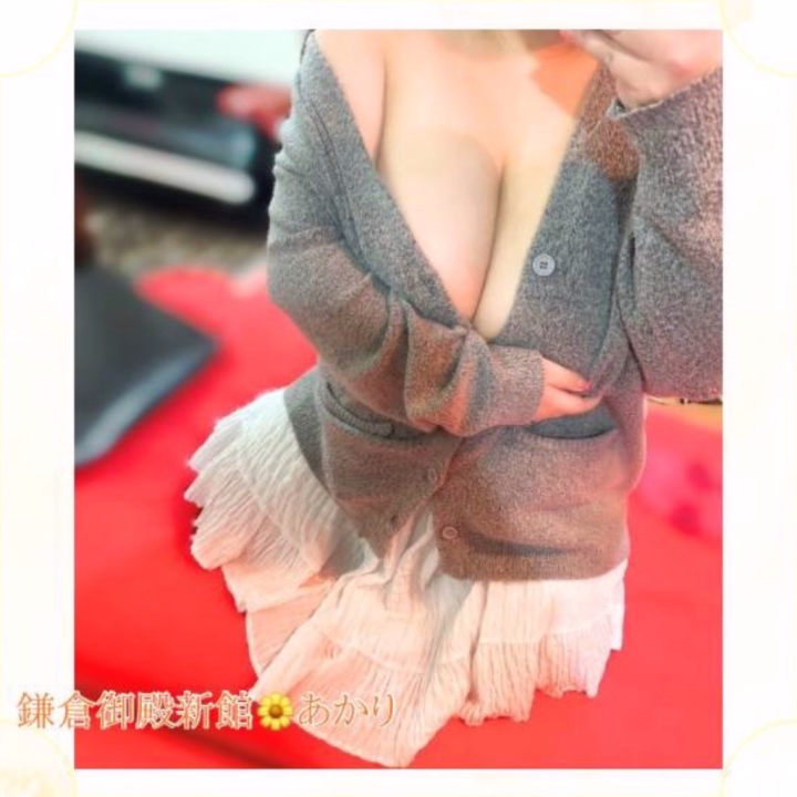 ドキドキした気持ちは沢山あるんだけど
どんなお兄さんがとうかを選んで会いに来てくれるのかなってゆうわくわくも……🤭︎💖

たっぷりの涎を絡めながら先端を優しく舌で転がして、
熱く脈打つ感触を味わいながら徐々に深く咥えていきますね…🥺💕💕

柔らかな唇と舌でぬくもりごと包み込んで、
おっとりした雰囲気と優しさでお兄様をじっくり溶かしていくご奉仕を、
想像してたら自然と笑顔になっちゃう☺️💖

会えるの楽しみだな〜って( ˘ ³˘)♥︎

今日の夜はそんな濃厚なことも想像しながら、優しい気持ちでお待ちしてますね🌙