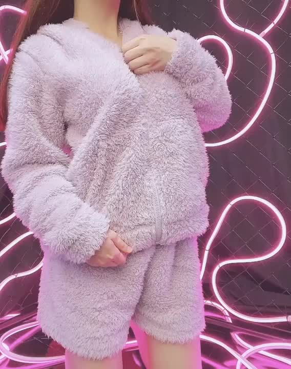 御奉仕させていただきます😏

たっくさん御奉仕するから
お兄様のおち○ち○
ガチガチにしてね🥺

気持ちよすぎて我慢できなさそうな顔見せて💕