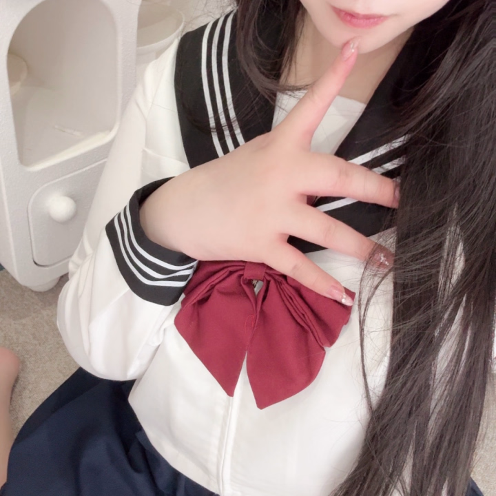 アソコをお口いっぱい咥えてる時、
頭撫でてくれるのが
凄く凄く大好きで...////

それだけで蕩けちゃいそうなのです💞


そのまま、グって押さえつけて
喉奥まで、入れてもいいんですよ...?



むしろ興奮するので
してくださいっ///♡



ちなみに、奥って、、
お口以外も気持ちいいので
好きなだけ使ってください///