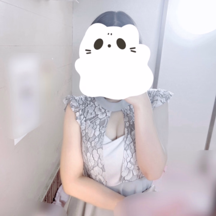 最近色んなところにお出かけしたくて、色々調べているんだ〜❕
まったりお散歩とかもしたいのに雨だったりするとがっかり☔️☔️

梅雨やだよ😢
晴れ男の方いたらどうにか晴れにしてください🤣

本日14-21時です❣️待ってるね〜❕
